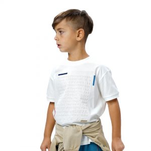 Κοντομάνικη μπλούζα με ανάγλυφο τύπωμα για αγόρι